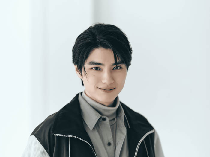 本田響矢起用の新ビジュアルを公開！スニーカーのような快適さで“革靴デビュー”に最適な一足、HAWKINS「スマートカジュアル」