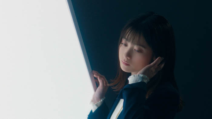 橋本環奈が天使の笑顔を封印、大人カッコいい表情に！洋服の青山新CM「美ジ楽スーツ」篇が10月2日よりWEB公開！