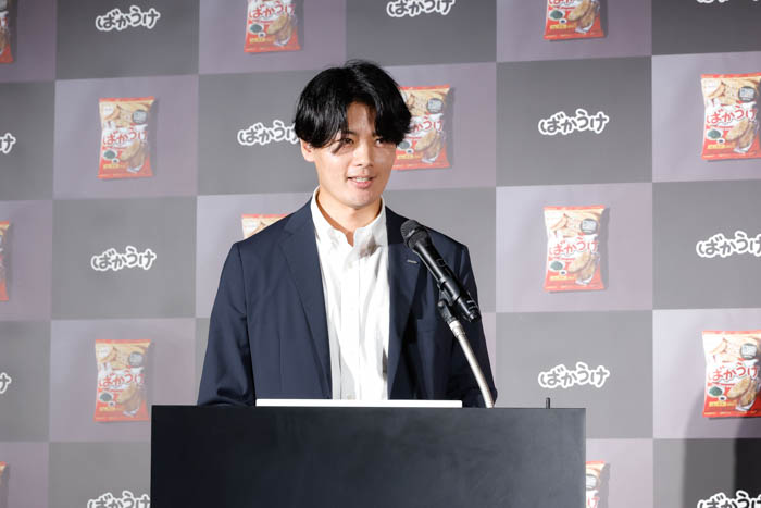 永野、モグライダー 芝、ラランド サーヤがばかうけに齧りつく！？栗山米菓『齧りついてる？ ばかうけ 新CM発表会』開催報告
