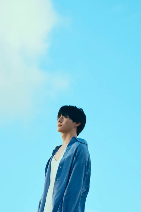 前田拳太郎、初カレンダーの発売が決定！過去最高にエモーショナルで美麗なカットを凝縮！