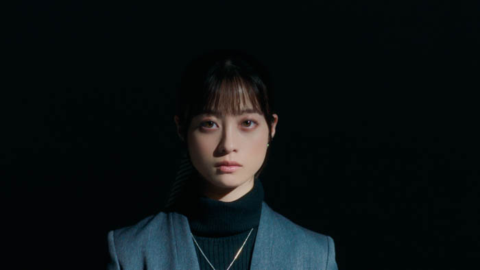 橋本環奈が天使の笑顔を封印、大人カッコいい表情に！洋服の青山新CM「美ジ楽スーツ」篇が10月2日よりWEB公開！