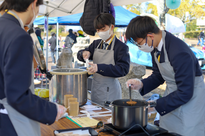 “食べること”で里山を守る。三重県×高校生で開発した「鹿肉ヘルシーキーマカレー」お披露目!