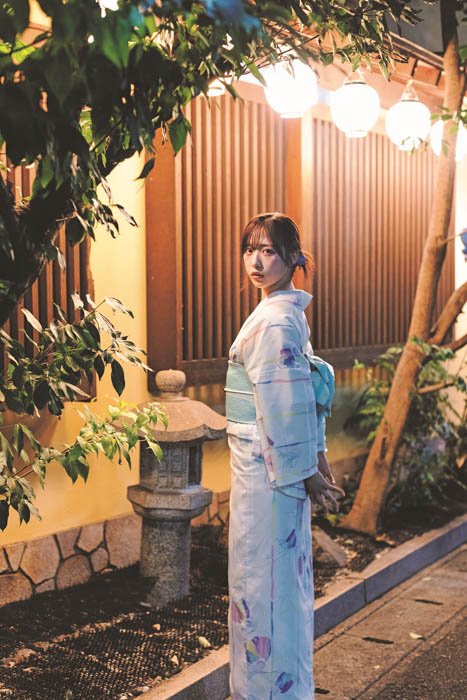 AKB48・小栗有以1stフォト&スタイルブック『AB型の左利き』本日発売!