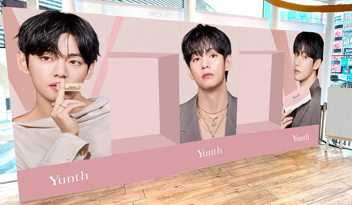 BTS・Vの大型ビジュアルがアインズ＆トルペ新宿東口店をジャック！「Yunth」ポップアップストア 12月26日より期間限定オープン。大好評の『限定セット』が数量限定で復活！