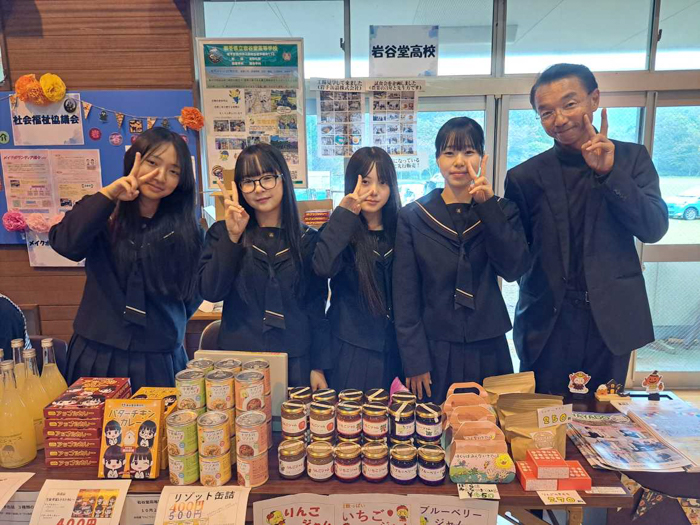 【岩手県立岩谷堂高等学校】赤と黄色のパッケージが目を引く！ 岩手県産食材を贅沢に使ったレトルトカレーを女子高生が開発！