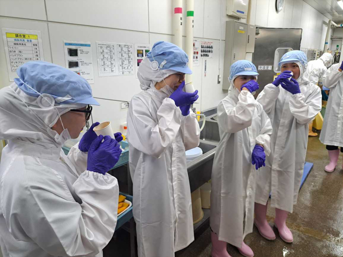 【岩手県立岩谷堂高等学校】赤と黄色のパッケージが目を引く！ 岩手県産食材を贅沢に使ったレトルトカレーを女子高生が開発！