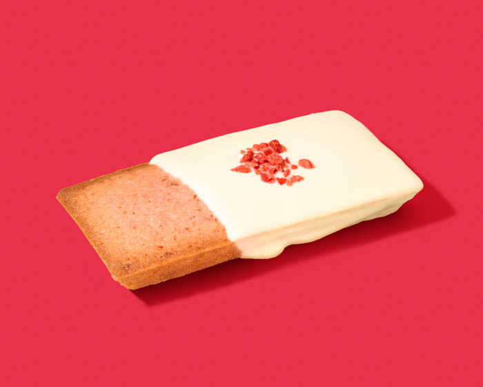 吉田鋼太郎、八木莉可子がキュートないちごづくしの衣装でいちご狩りに挑戦!?新TVCM「白をまとったいちご狩り®」篇1月6日(火)より放映開始!