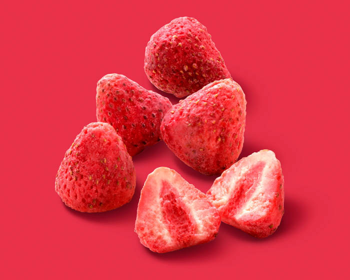 吉田鋼太郎、八木莉可子がキュートないちごづくしの衣装でいちご狩りに挑戦!?新TVCM「白をまとったいちご狩り®」篇1月6日(火)より放映開始!