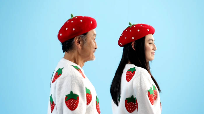 吉田鋼太郎、八木莉可子がキュートないちごづくしの衣装でいちご狩りに挑戦!?新TVCM「白をまとったいちご狩り®」篇1月6日(火)より放映開始!
