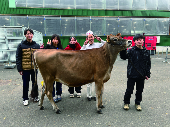 北海道帯広農業高等学校 ホルスタインクラブ「5年に一度の「乳牛のオリンピック」が開催！ 乳牛と心を通わせ掴んだ受賞への歩み」