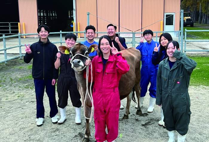 北海道帯広農業高等学校 ホルスタインクラブ「5年に一度の「乳牛のオリンピック」が開催！ 乳牛と心を通わせ掴んだ受賞への歩み」