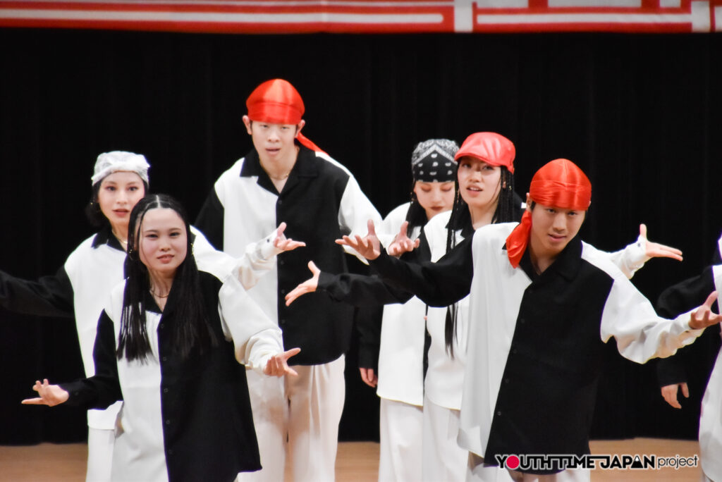 マイナビハイダン2026 EAST vol.3 LARGE部門で二松學舎大学附属高等学校「チーム二松」がパフォーマンスをしているところ