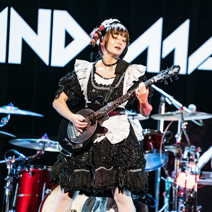 小鳩ミク(BAND-MAID)シグネチュア・ギター第2弾が発売のキービジュアル