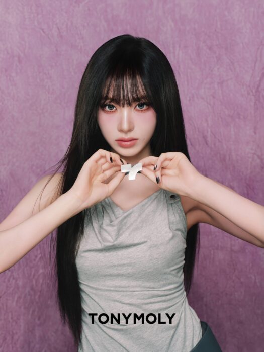 TONYMOLYブランドモデルIVE リズのキービジュアル