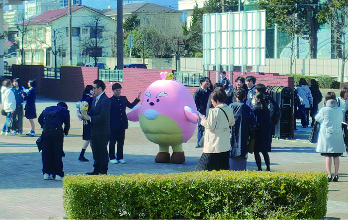 ももまると記念撮影