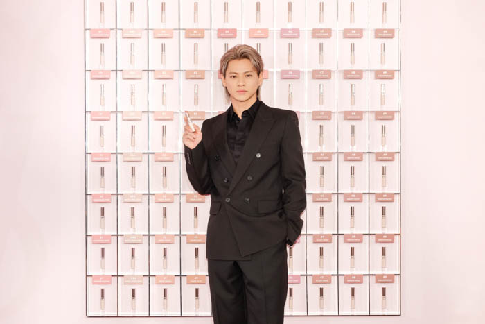 投稿についてもっと詳しく 平野紫耀が、新“ふわじゅわ”リップ「YSL ラブヌード リップスティック」のポップアップ イベントを盛り上げるレセプションに登場！