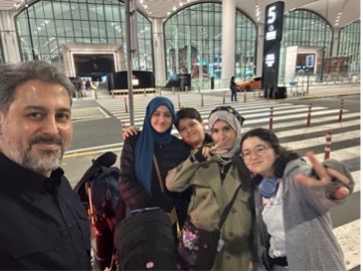 トルコのホストファミリーとの写真