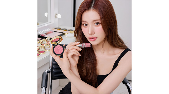 投稿についてもっと詳しく 【YSL BEAUTY】TWICE SANAが体現する、“360°多幸感ピンク”メイクアップ公開