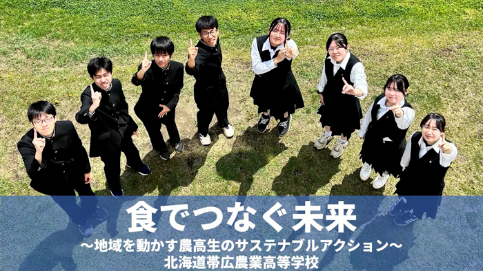 中間報告会での発表の様子